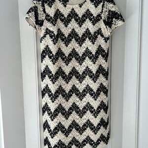 Talbots Crochet Lace Shift Dress Womens Black Ivory Chevron